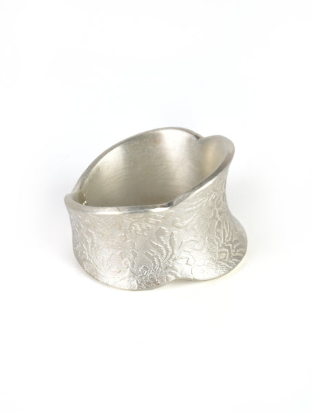 Pattern Scallop Band Ring