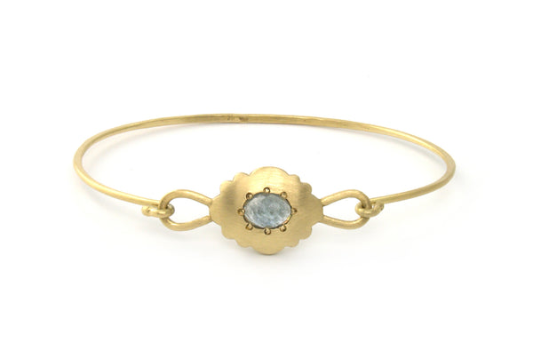 Scallop Oval Bracelet in 18K Fairmined Gold with Malawi Sapphire